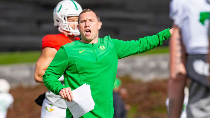 Oregon OC Kenny Dillingham instructs during a practice